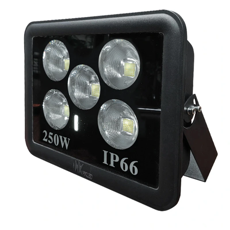 Đèn pha LED – Đèn chiếu sáng ngã tư 250W Bảo hành 3 năm – PTC